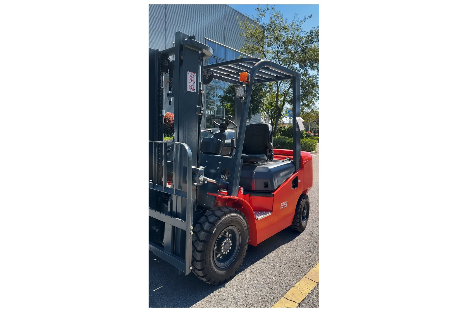 CPC(D)25 2.5 t diesel forklift — detail photograph