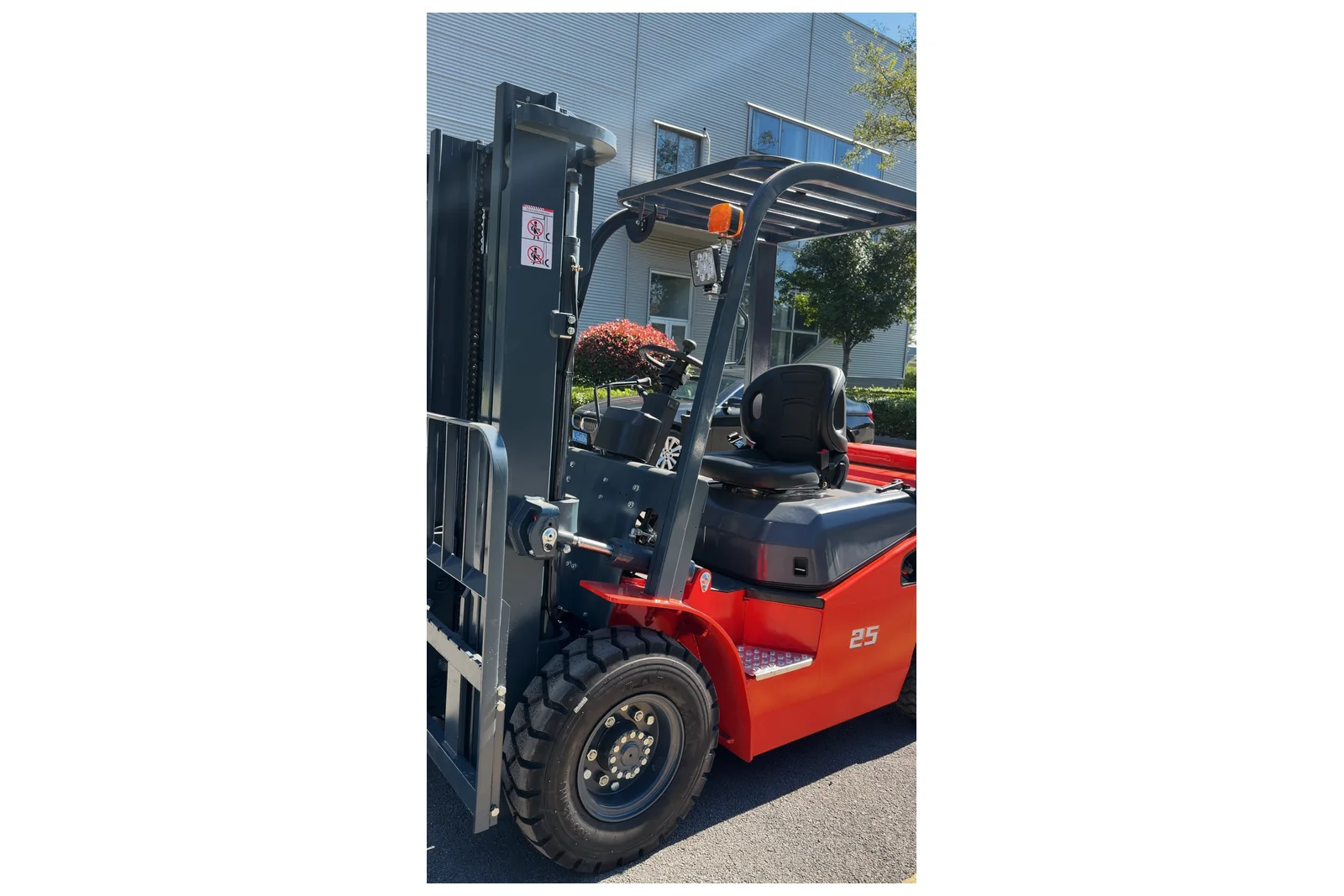 CPC(D)25 2.5 t diesel forklift — detail photograph